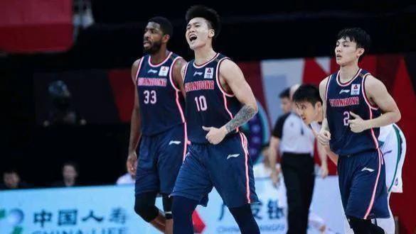 去意已决！广东男篮三连冠功勋离队，朱芳雨无可奈何，队员送祝福