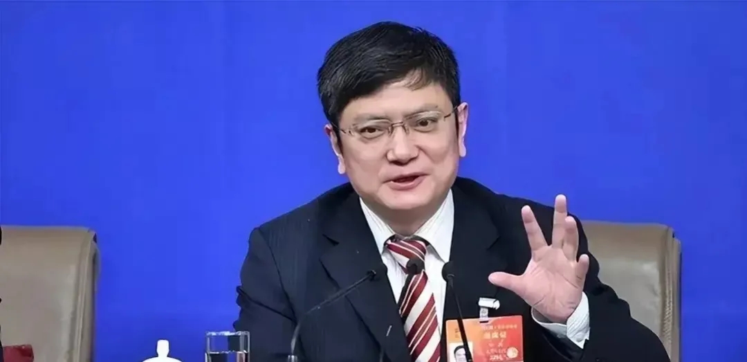郑教授到底有没有婚外情，用不着别人评论。他是国内材料方面的顶级人才，手握多项专利