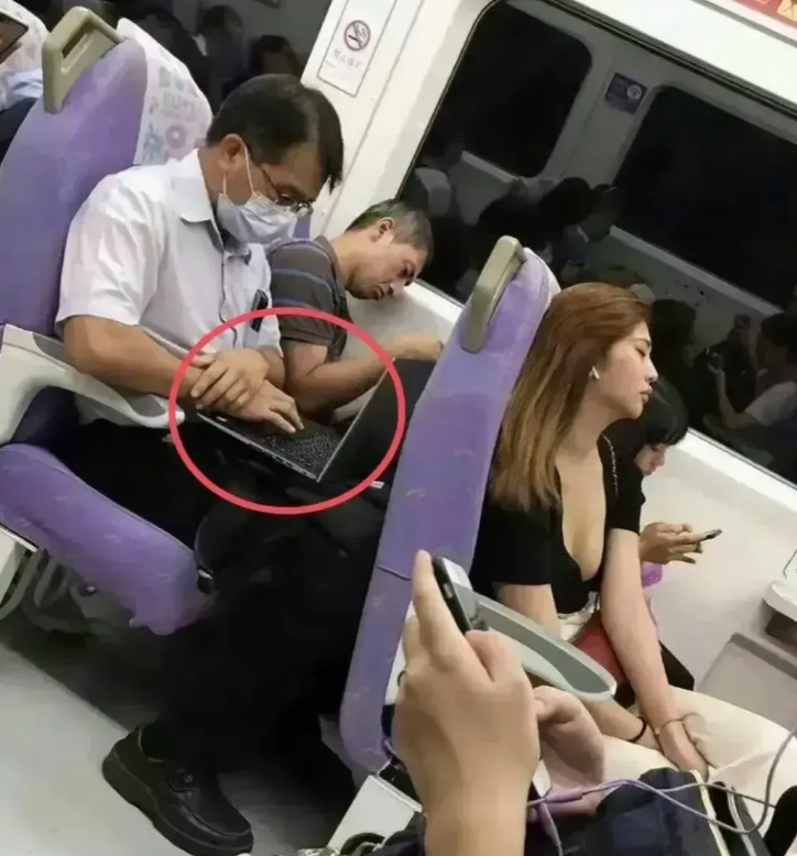 35岁终于活明白了：
一：千万不要给任何人借钱，或者借给任何人钱，如果有钱借出去