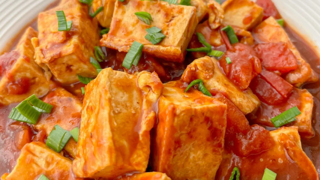 “老得慢”的女人，都爱吃这4样，补血暖宫抗衰老，年过50岁，皮肤依旧水灵灵