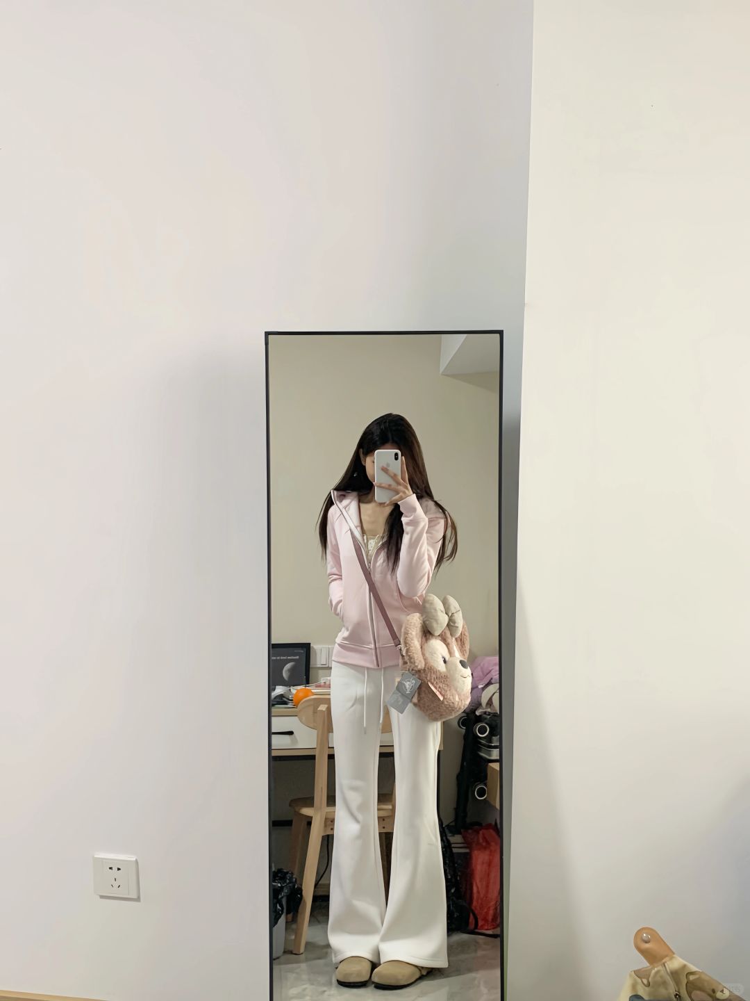 初春穿搭已就位
我爱我的kitty和玫玫 都好能装东西哈哈哈哈
这个上衣百穿不腻