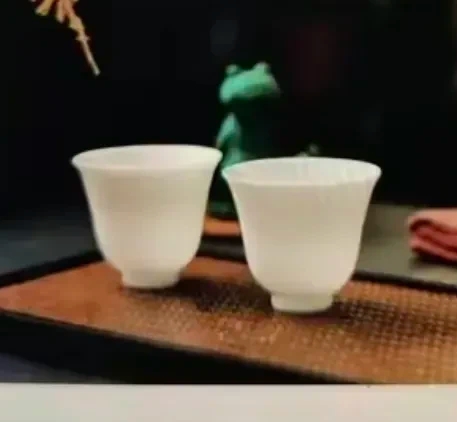 我堂妹用了两年考公，今年走运好不容易考入市公务员，在税务局上班，8月底去单位报道