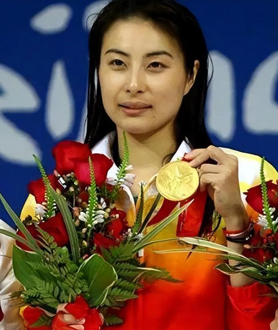 这个女人了不起！郭晶晶继给武汉低调捐款7,000万之后，又给河北悄无声息捐款7,