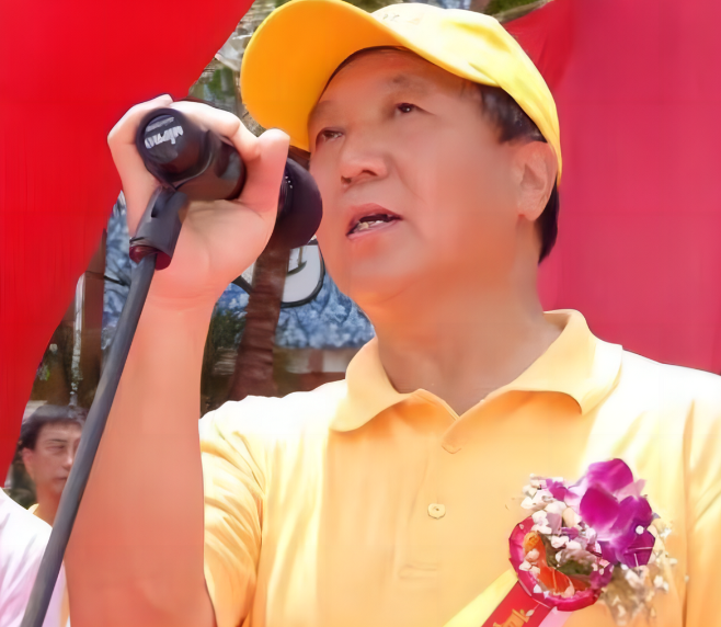 被观音带走了！海南一名叫张辉的男子花8亿打造了一尊，三面一体、108米高的海上观