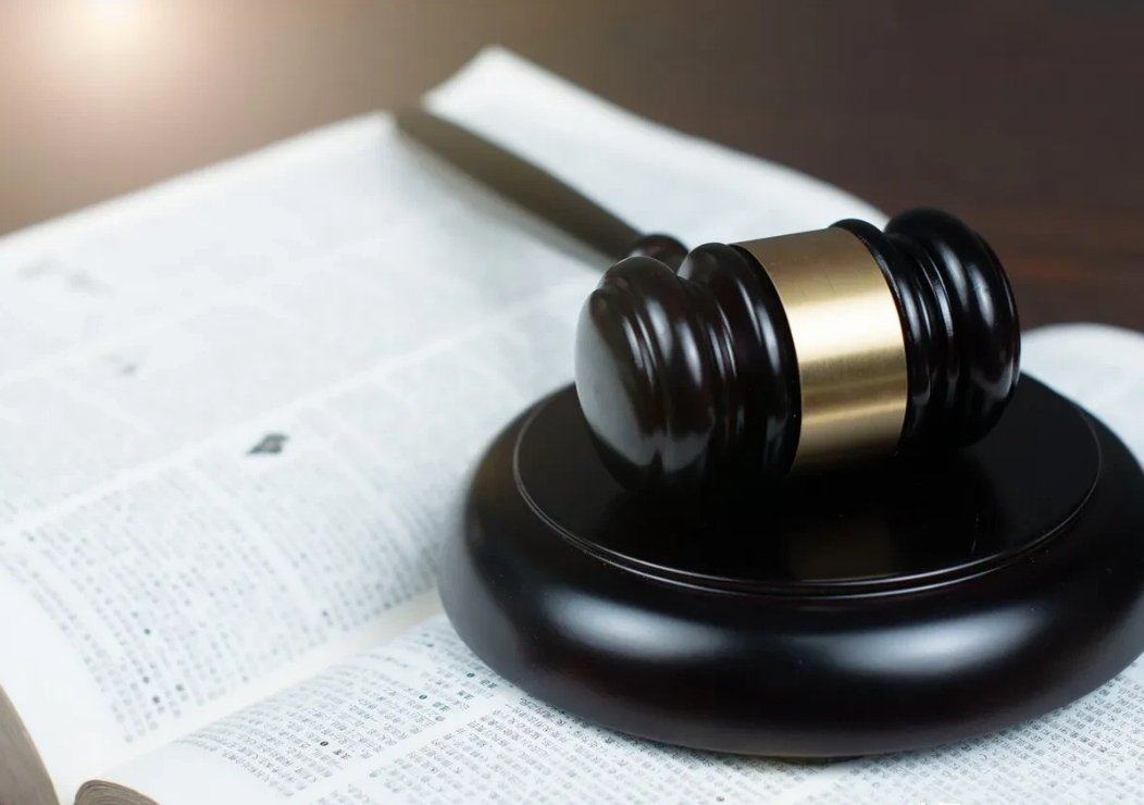 广西河池，一怀孕8个月的孕妇和男性好友到宾馆开房，谁知第二天一早孕妇突然不省人事