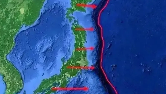 日本地震了，倒是有些中国国内的人去号召我们原谅日本，为日本人去祈福，号召我们去给