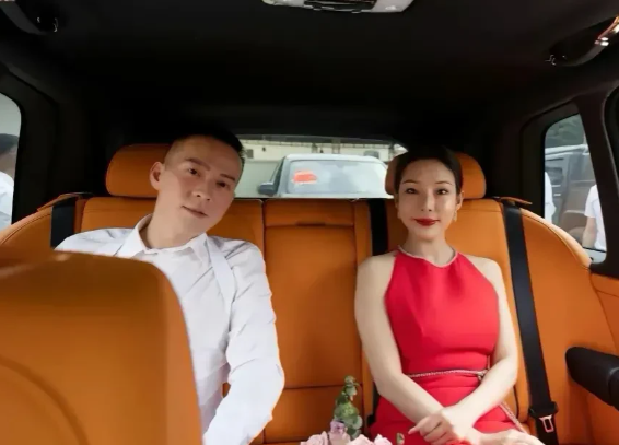 我也是奇怪，缅北的这些电诈头目，明明身家亿万，怎么个个都土了吧唧的。衣着打扮家装