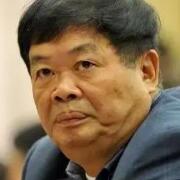 2017年，曹德旺与法国人签价值10亿的合同时，一位法国高管竟开了一个辱华的玩笑