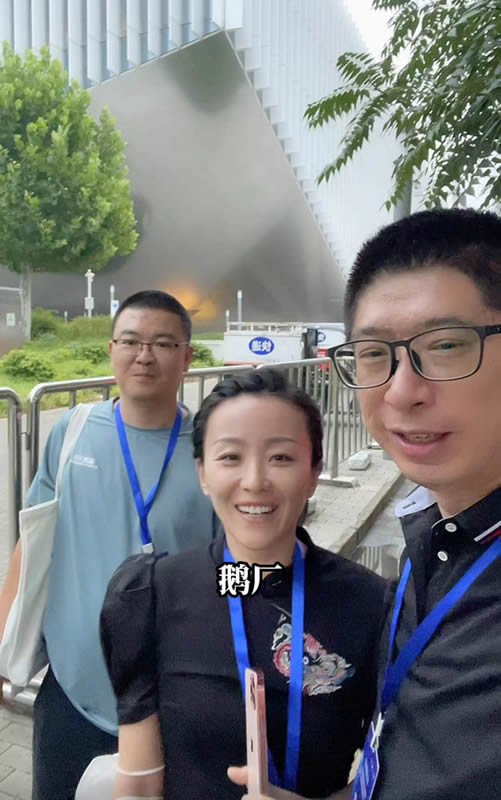 现在互联网大厂厂转型TO G、TO B的脚步很频繁，他们公司感觉都快成了旅游景点