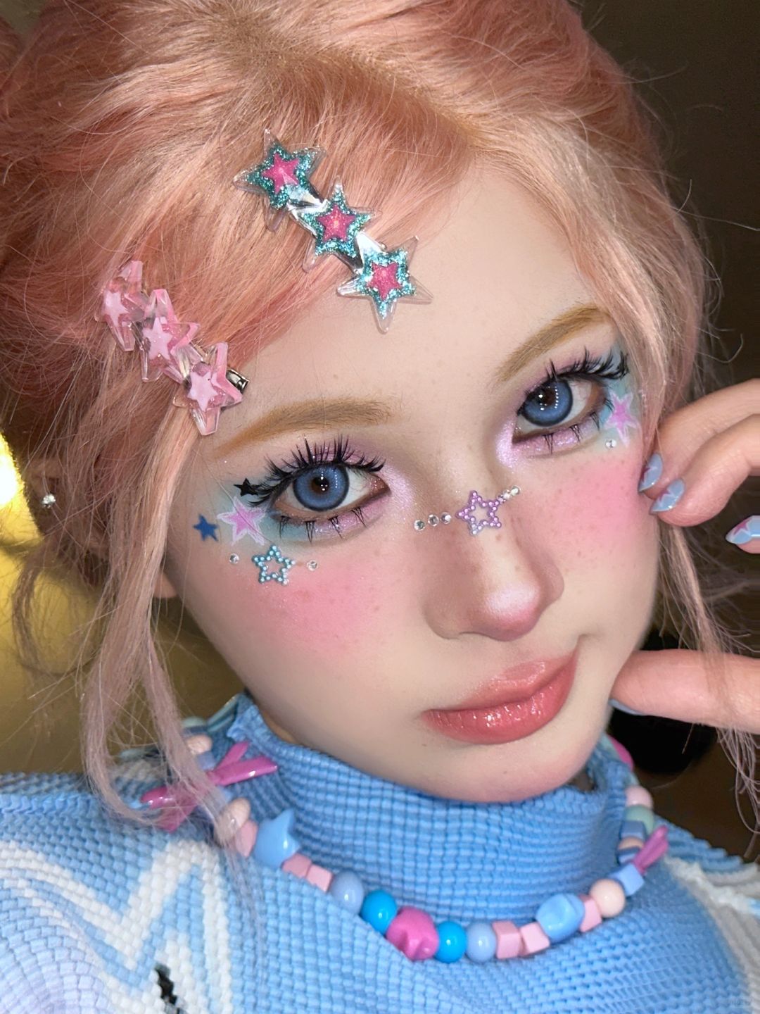 音乐节主打妆备 | 夏日多巴胺星星妆🍬
画完拍了好多照片～太上镜啦 去演唱会可