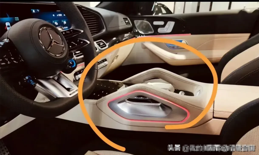 奔驰的这两个扶手，作用是什么？