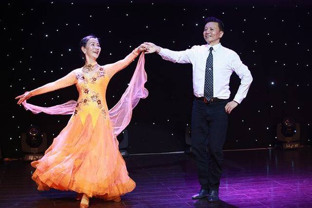 你知道交谊舞群体中, 男士和女士谁更渴望拥有一个固定舞伴吗