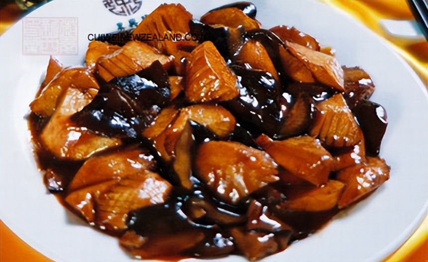 探寻烧二冬的魅力：鲁菜独特的制作工艺和口感享受