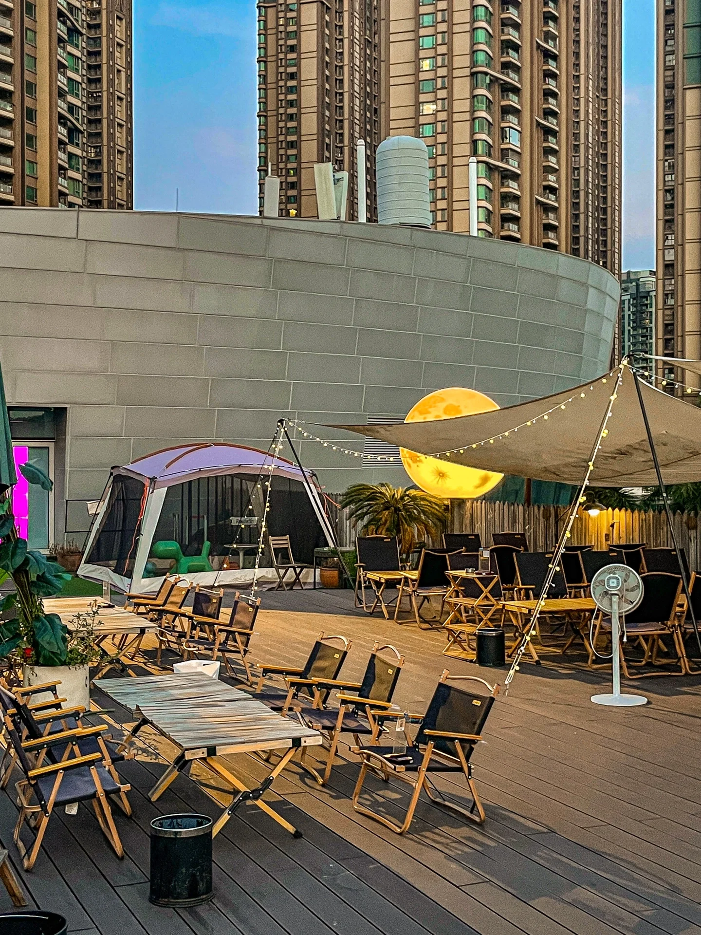 广州好浪漫！烤肉天台露营，我能一直呆着…