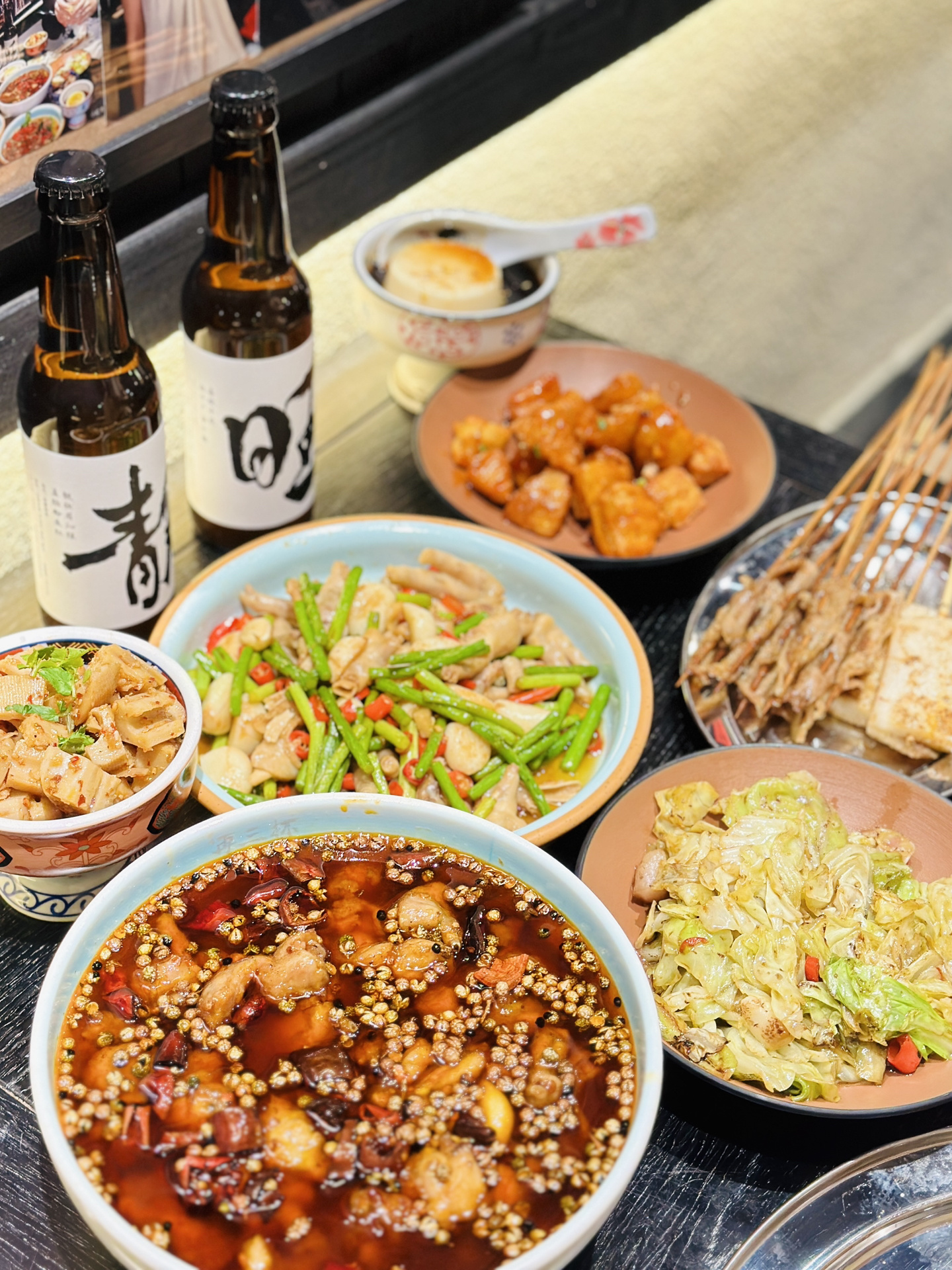 娄山关路上的烟火气美食小酒馆