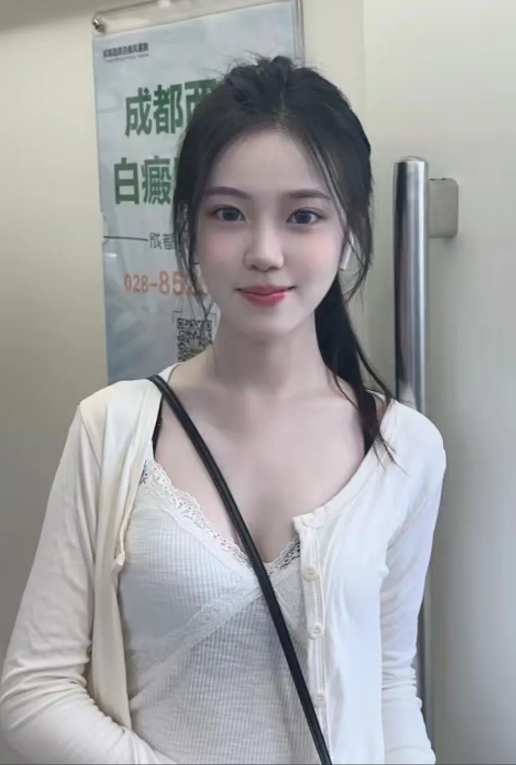 如果有一天我结婚了，我不会考虑彩礼、车子或房子，也不会强求对方家庭的财富。然而，