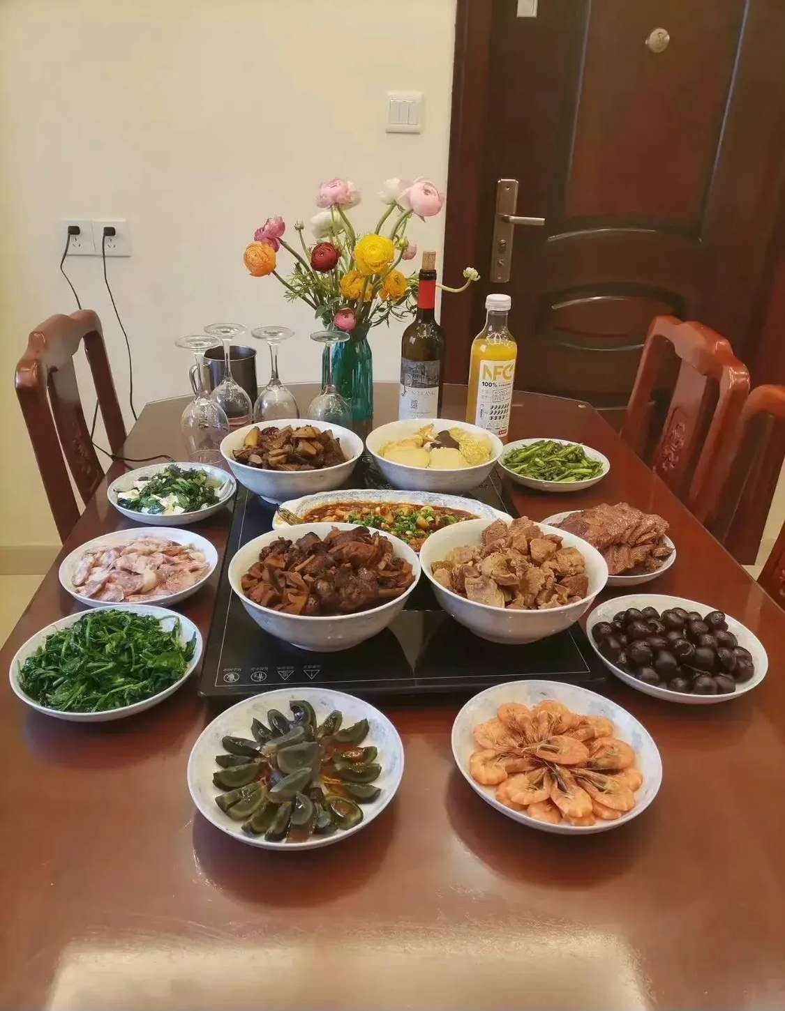 我和前夫以前是开工厂的，在我女儿3岁的时候，老公出轨了，于是我提出了离婚。 我和