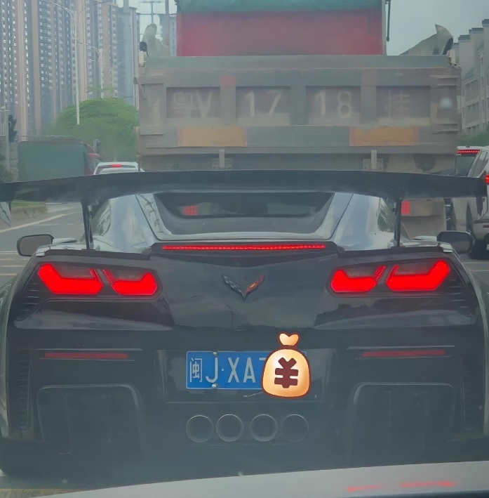 不懂就问，这车是五菱吗？
