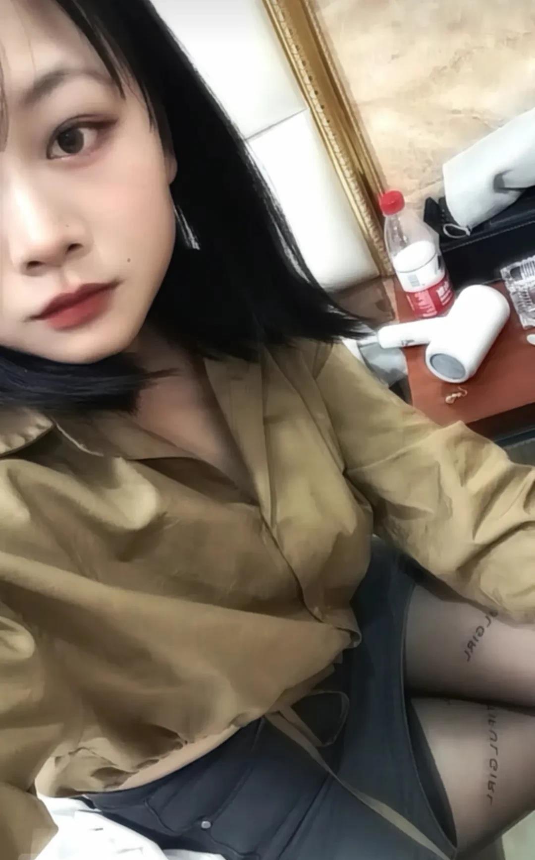 身边好多离婚的人都在复婚，因为二婚的浑水不好趟。我也不例外，当时离婚手续已经谈妥