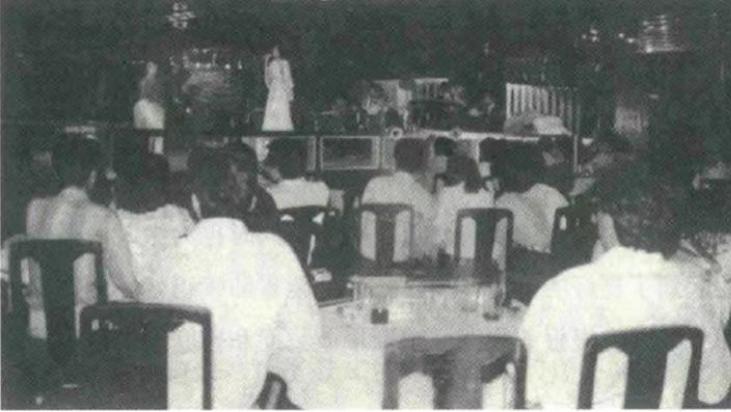 夜茶里，泡着一壶广州人间