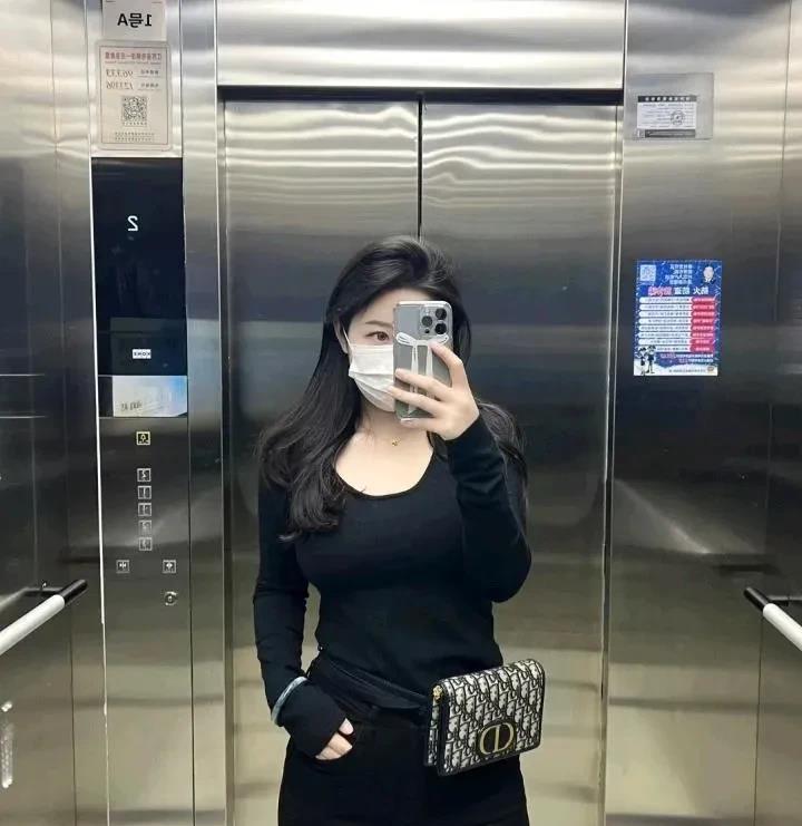 之前深圳纪委介入调查钟老局长，
大家说是他所犯下的三宗重大问题：
一是送孙女北极