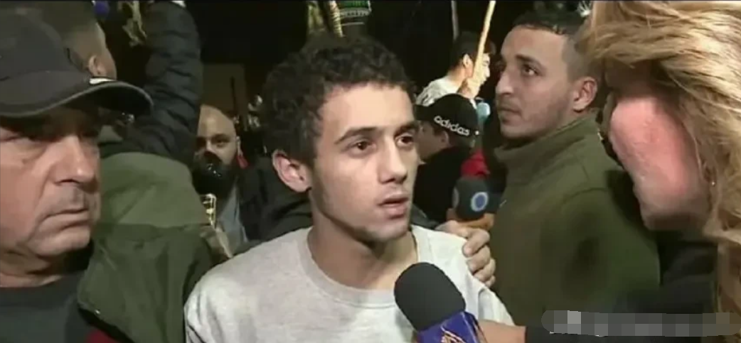 巴勒斯坦人质获释后说出“真相”！

这位名叫“亚瑟．扎米耶”的男子，他16岁时被