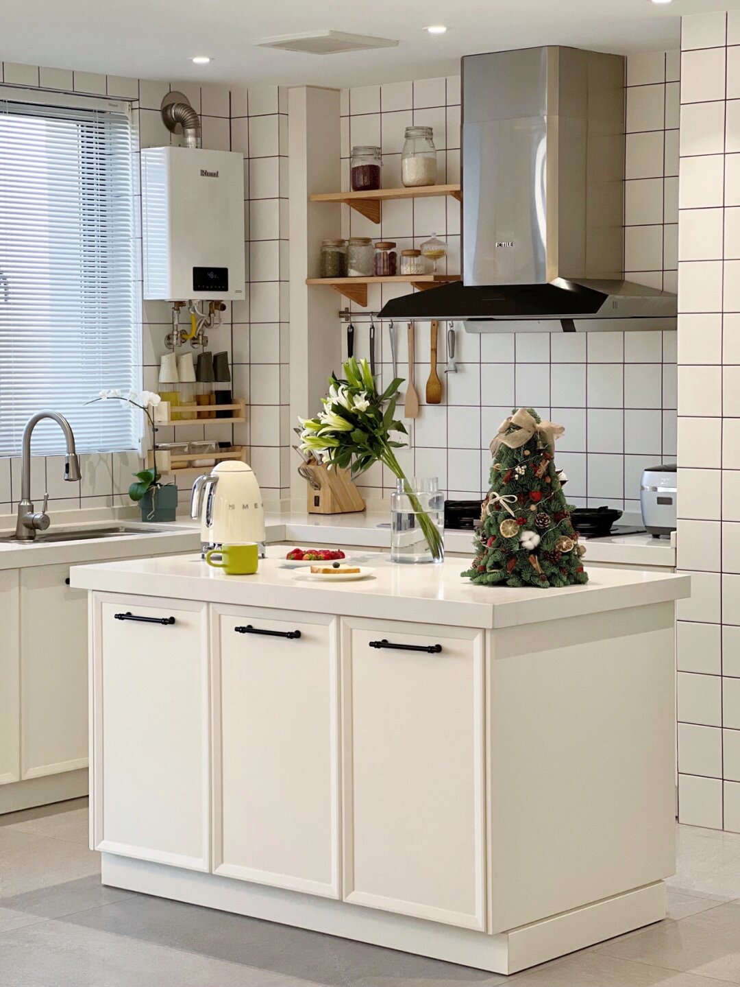 6平米小厨房一样可以拥有岛台的快乐
岛台的快乐你想像不到
真想让你们来我家体会一