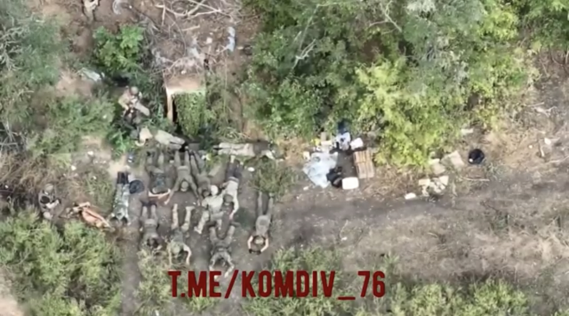4名俄军伞兵一举俘虏11名乌克兰士兵。扎波罗热战线，俄军近卫第76伞兵师1个4人