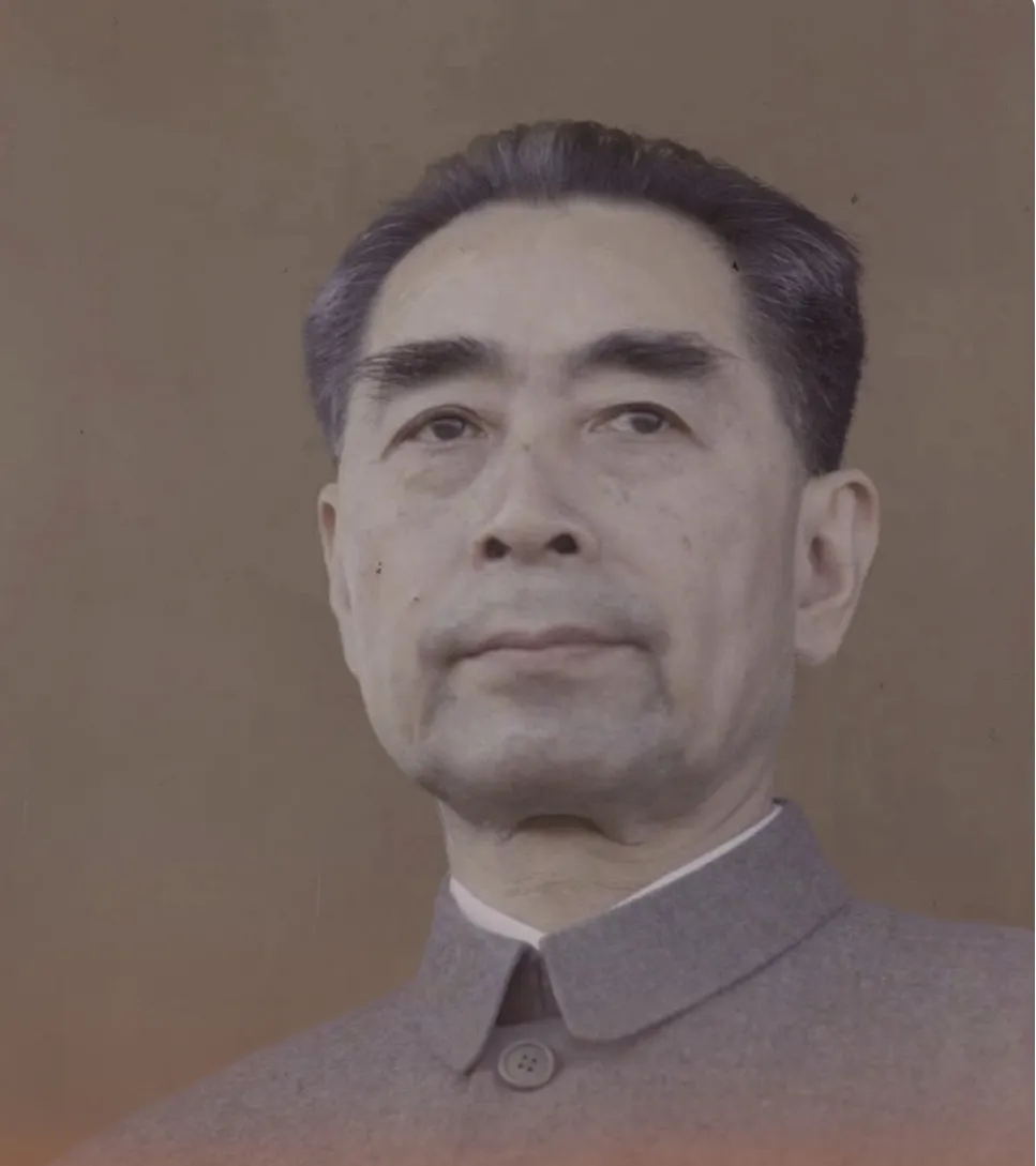 在王毅外长身上总能看到周总理的影子。
1、古人云：相由心生，两人都是外儒内智，发