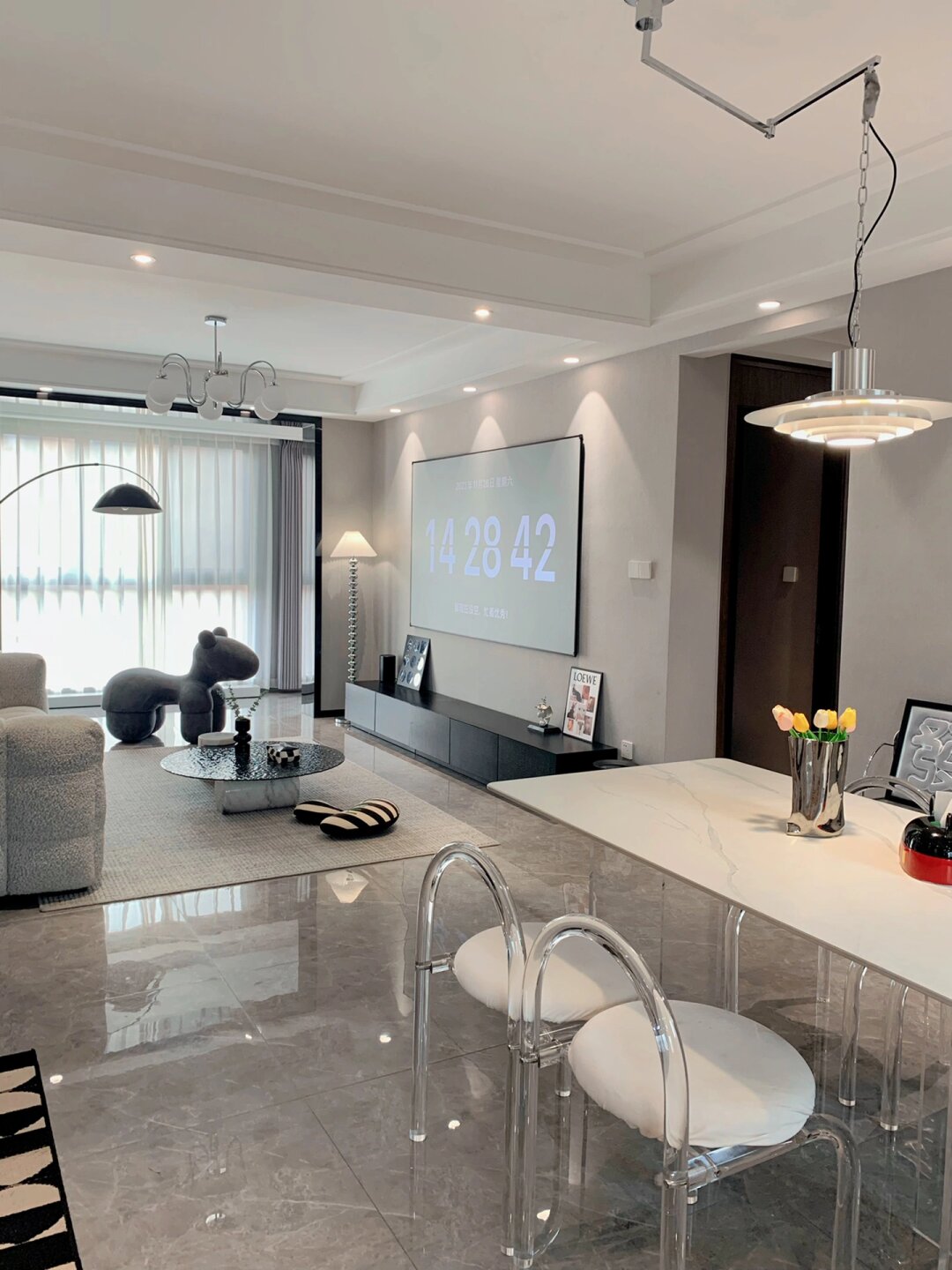 30岁，和老公一起努力拥有了dream house
建面109平，套内93平，三