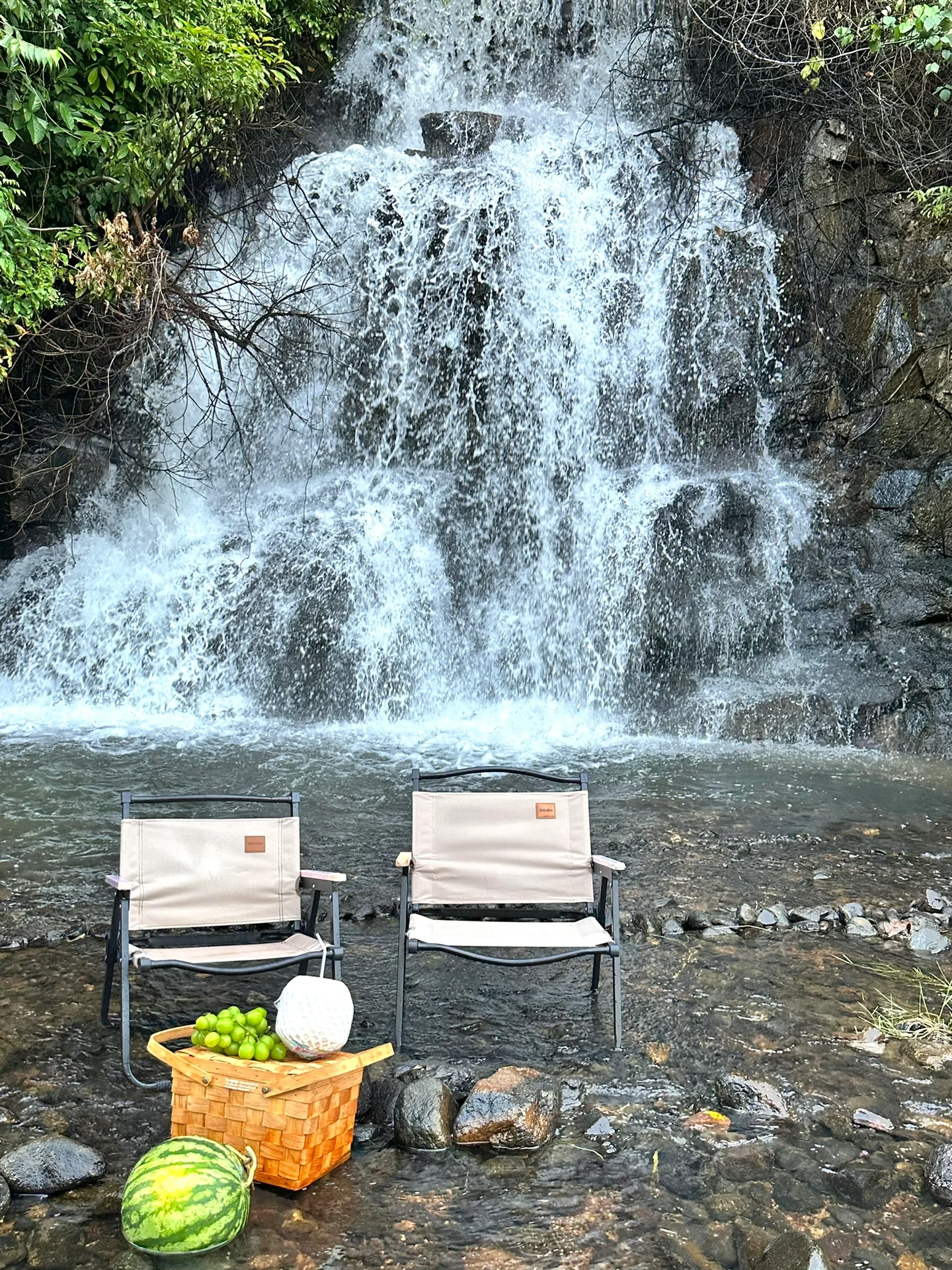 瀑布露营⛺️夏天总要来趟小溪吧！开车直达