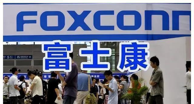 富士康宣布自11月开始实行五天八小时政策。
都知道富士康内的员工其中一半的工资来