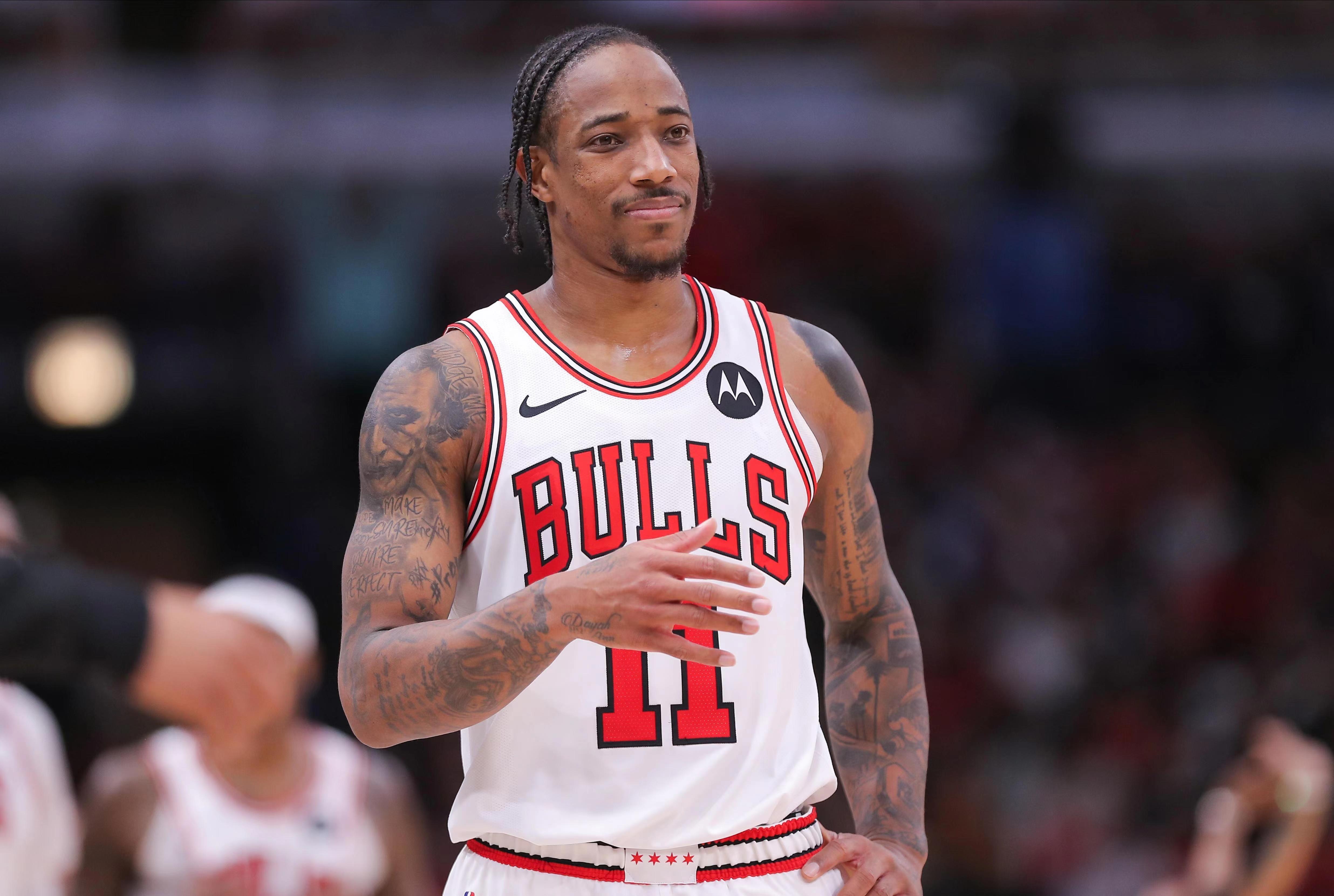 据公牛队的随队记者Joe Cowley报道，公牛目前仍然希望和队中核心德罗赞达成