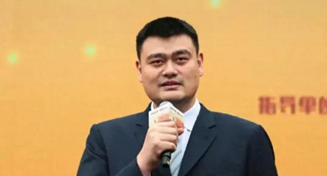 姚明被实名举报一事引起了广泛关注。近期，媒体人兰音之因实名举报姚明而成为热议话题