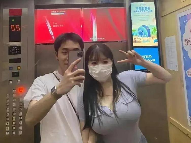网恋奔现，拍照留恋。我是不是捡到宝了？