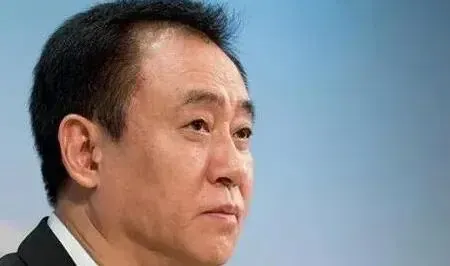 许家印的狡猾计划未能得逞，美国法院的传票让他无处可逃。他原本以为收到法院通知后可