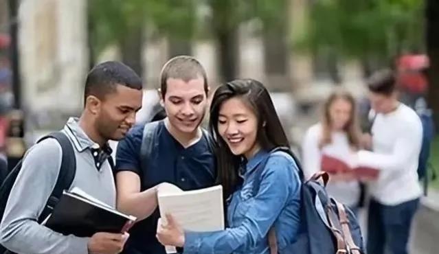 留学生将成为我国公务员的生力军！
多地出台国外留学生，可以直接成为选调生，录用后