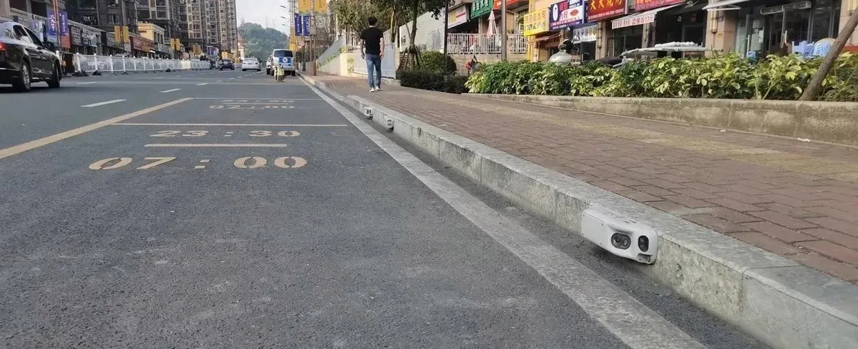不懂就问，路上每隔几米都有这设备，这是干嘛用的啊？