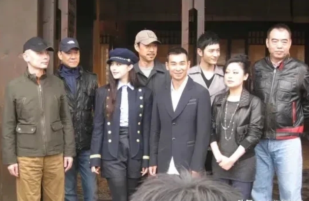 怪不好意思的，这8位演员，我只认出了黄晓明、赵文卓和陈凯歌。