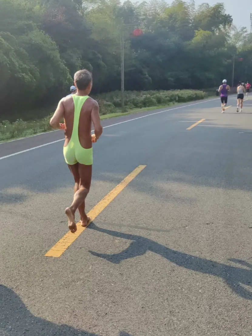 大爷也太有个性了吧