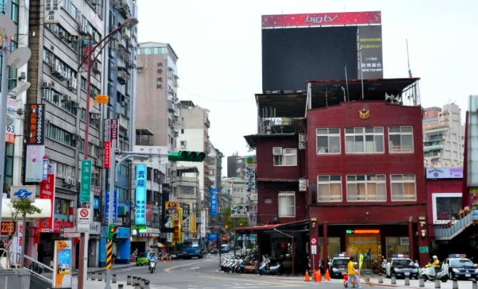 去台湾旅游回来后，不吹不黑，说几句肺腑之言，全是大实话：
   1、​台湾的便利