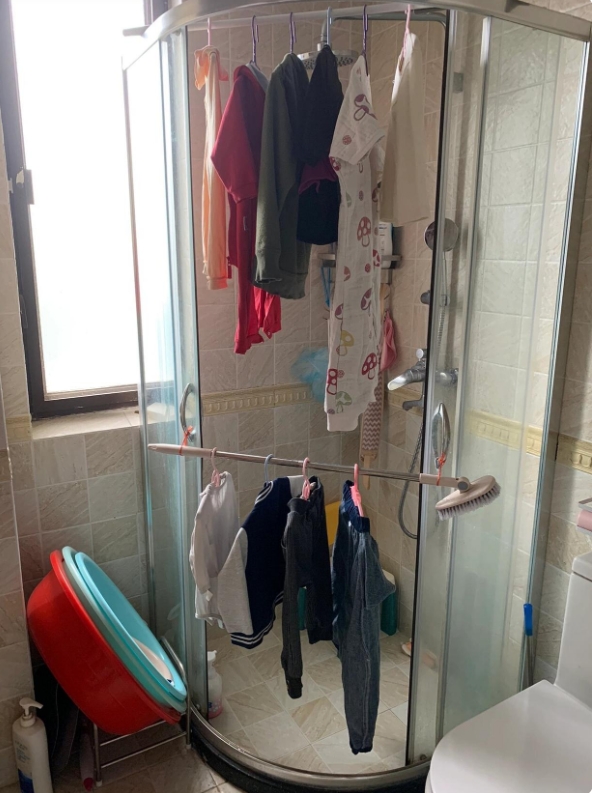 发现江苏一太太，因开发出浴霸新功能性而走红，网友：这个真能学学！

屋主：8~9