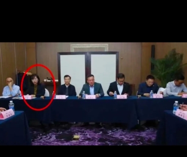 国企55岁领导，出轨40岁女会计：两人私照流出。
两个长达15年，多次人留，感染