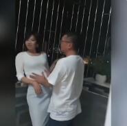 同学聚会忌讳的就是拍照，说不准又毁了两个家庭