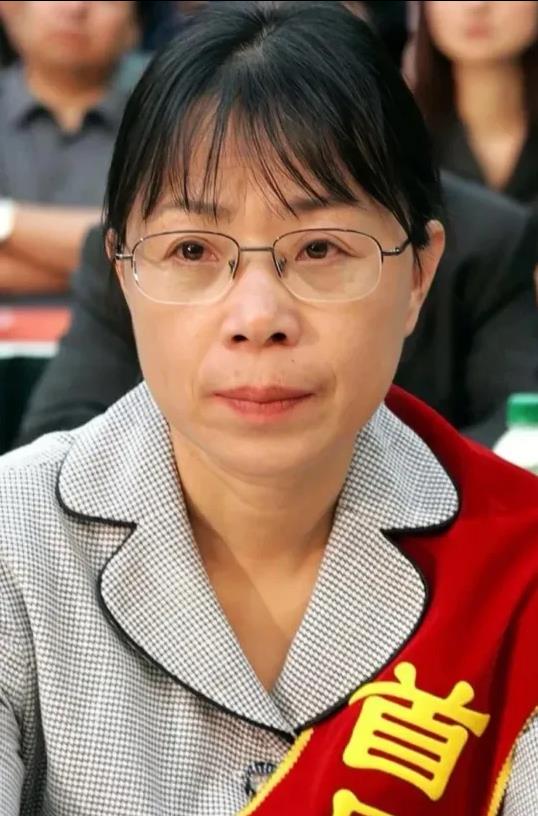“滚出去，你的钱我不稀罕”，2020年中学校长张桂梅，亲自接见捐款者，定睛一看，