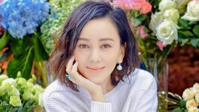 “雪姨”王琳：与两任富豪老公离婚后，她独自抚养儿子的艰辛岁月
