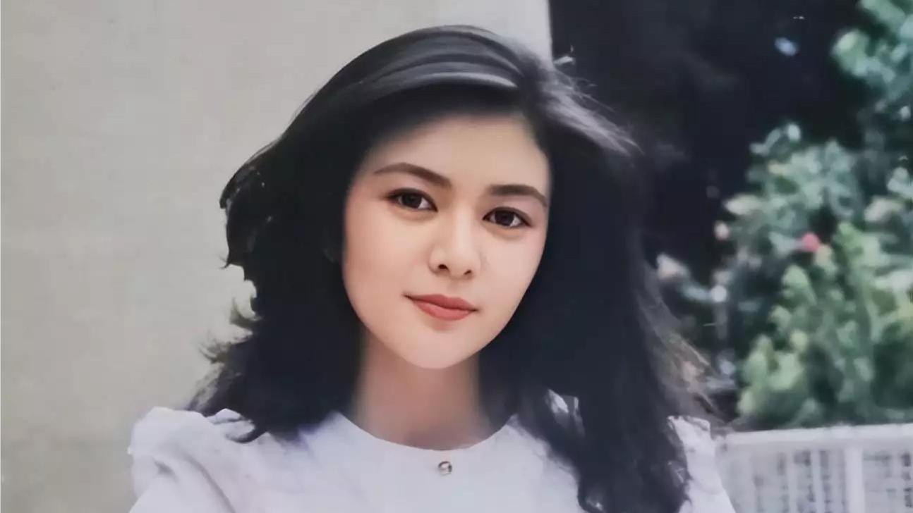 “第一美女”关之琳：19岁结婚，20岁离婚，38年爱了6个顶级富豪