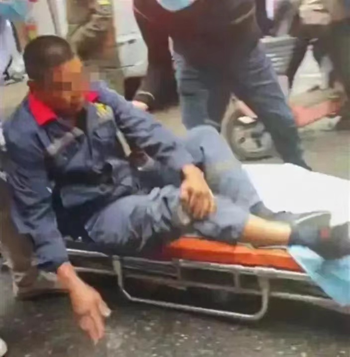 #央媒：年轻脾气大不是暴力执法理由# 到底如何严肃处理的？广西贺州交警支队到现在