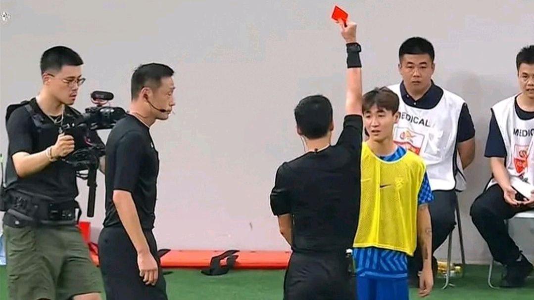 替补也疯狂！韦世豪怒斥马宁难逃禁赛处罚，马宁引起众怒