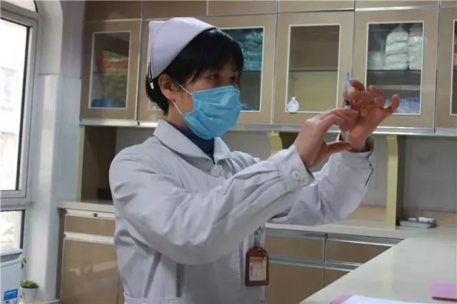 三甲医院护士，值完最后一个班，今天正式离职啦。放弃了长辈眼中的铁饭碗和稳定的五险